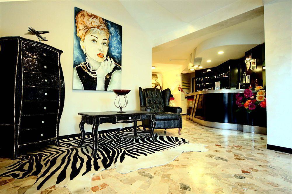 Hotel Hollywood 2*
