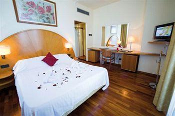 Hotel Kursaal - Fronte Mare Con Piscina