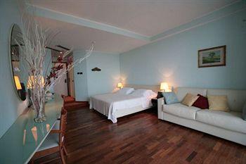 Hotel Kursaal - Fronte Mare Con Piscina 3*