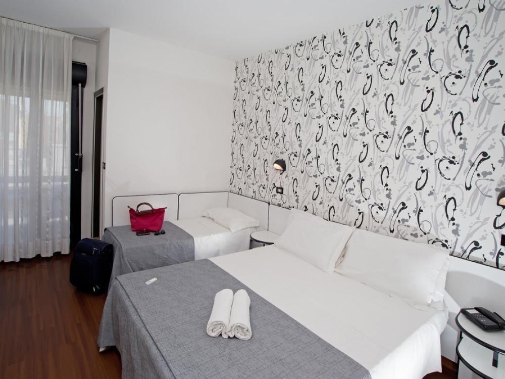 Adelphi Hotel 3*