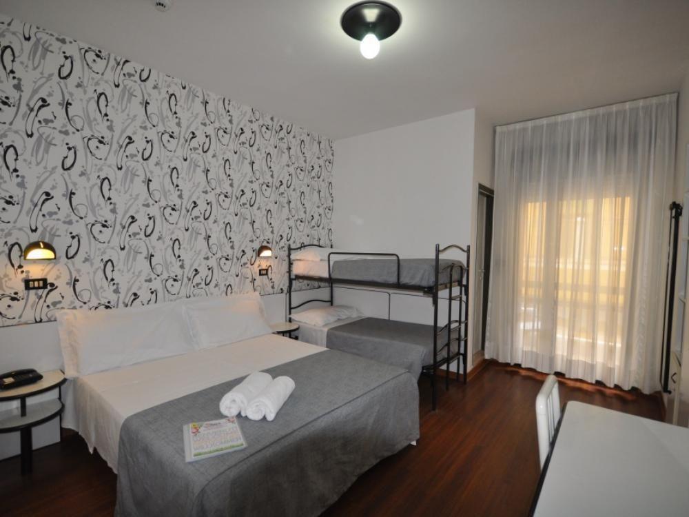 Adelphi Hotel 3*