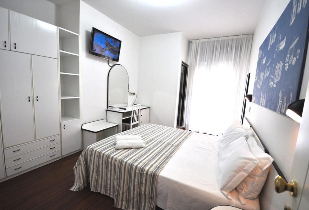 Adelphi 3*
