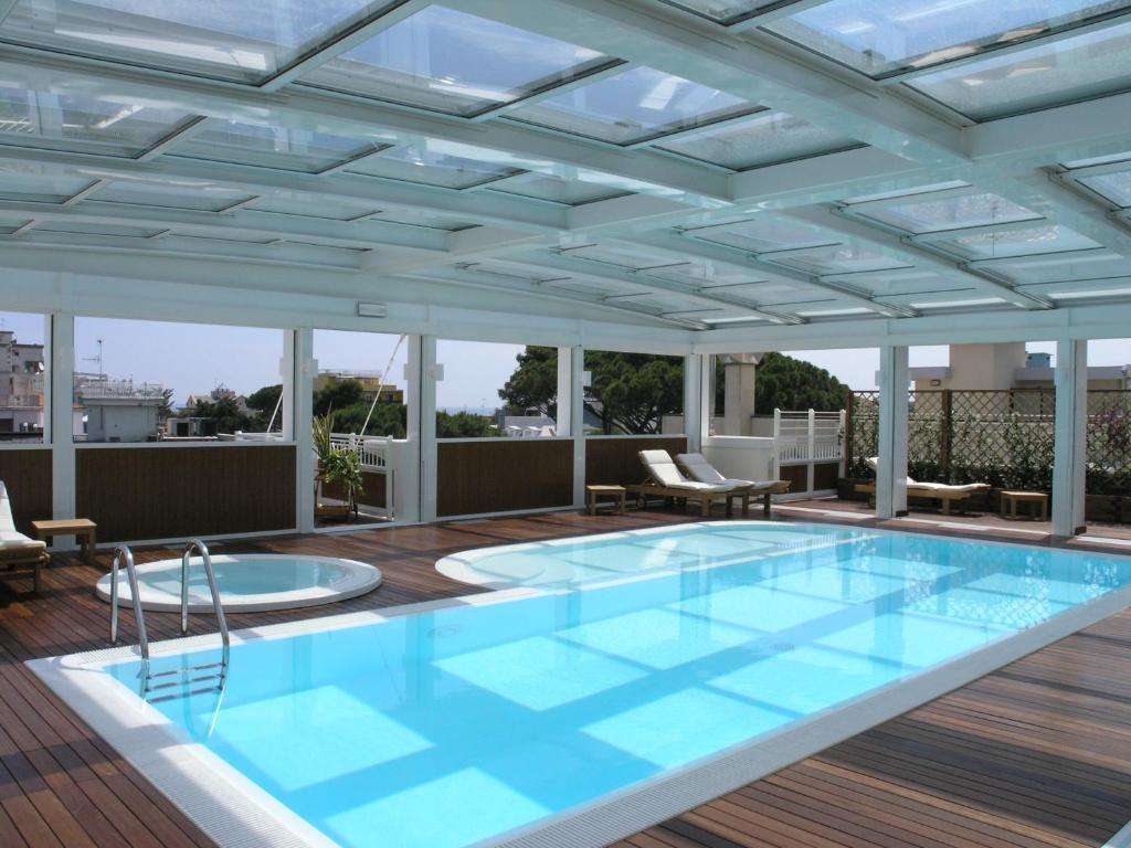 England Aparthotel 4*