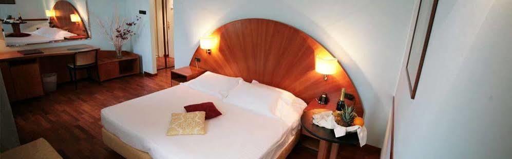 Hotel Kursaal - Fronte Mare Con Piscina