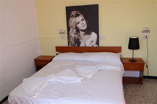 Hollywood 2* Riccione