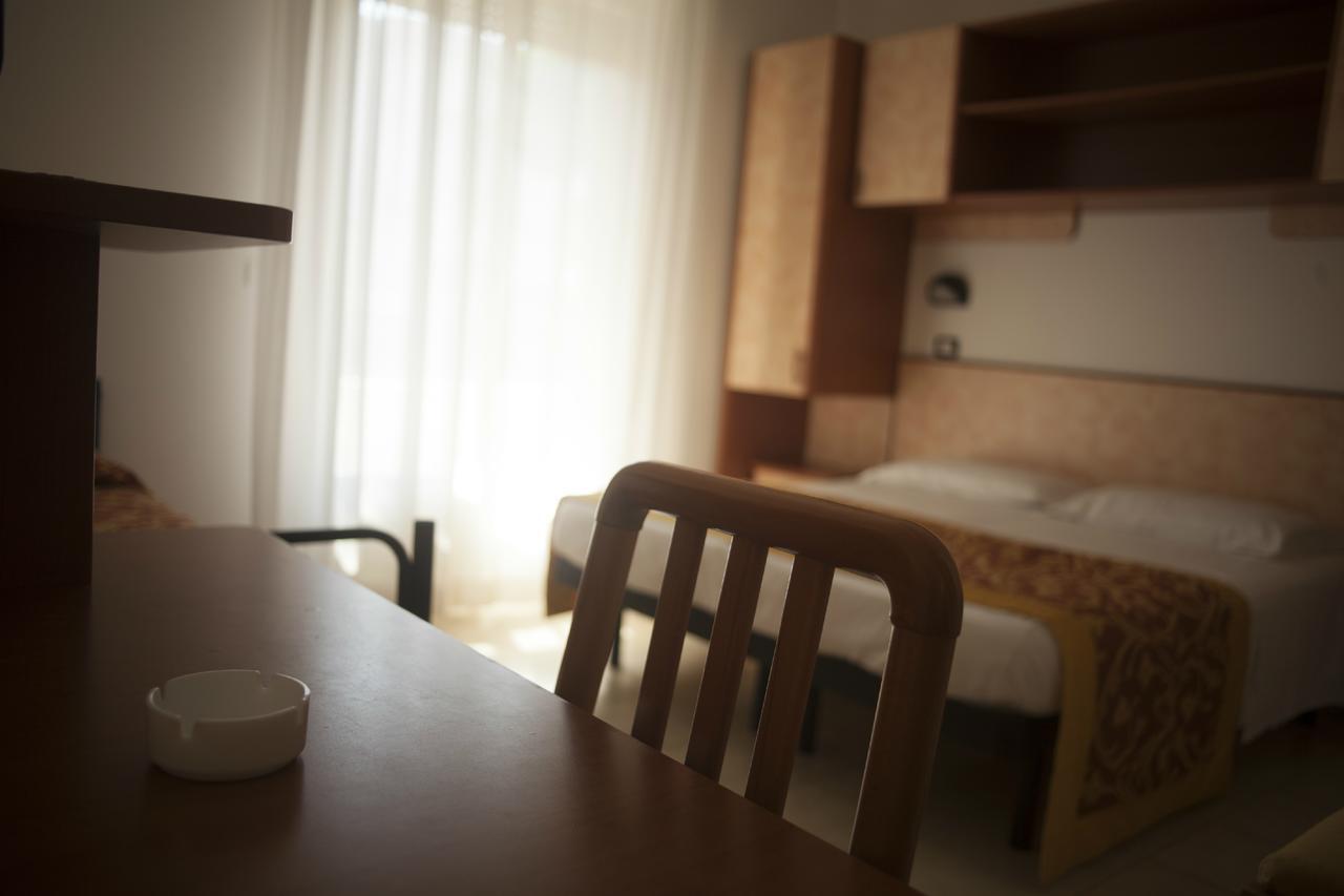 Hotel Cannes - In Pieno Centro Riccione