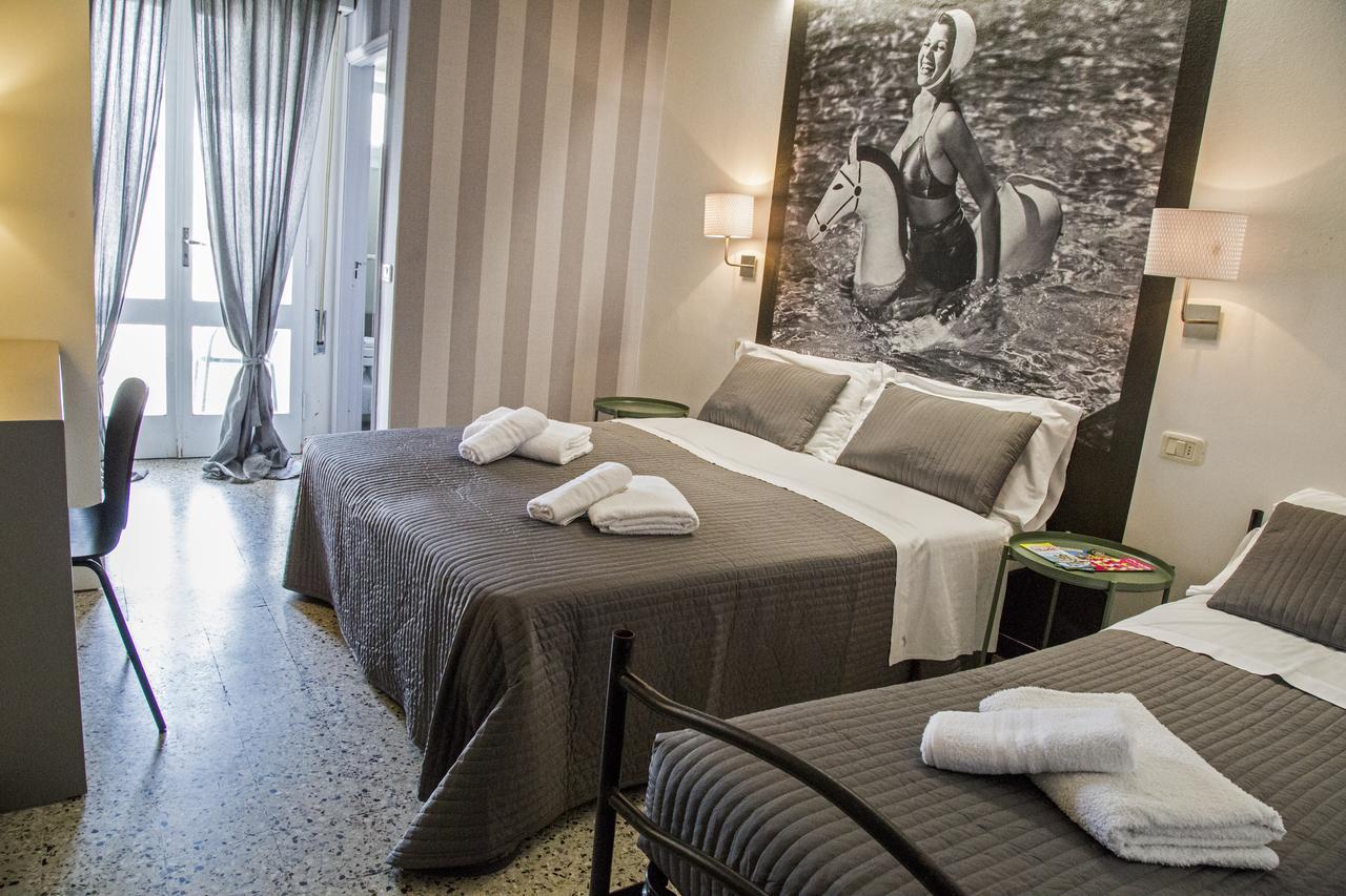 Hollywood Hotel 2*