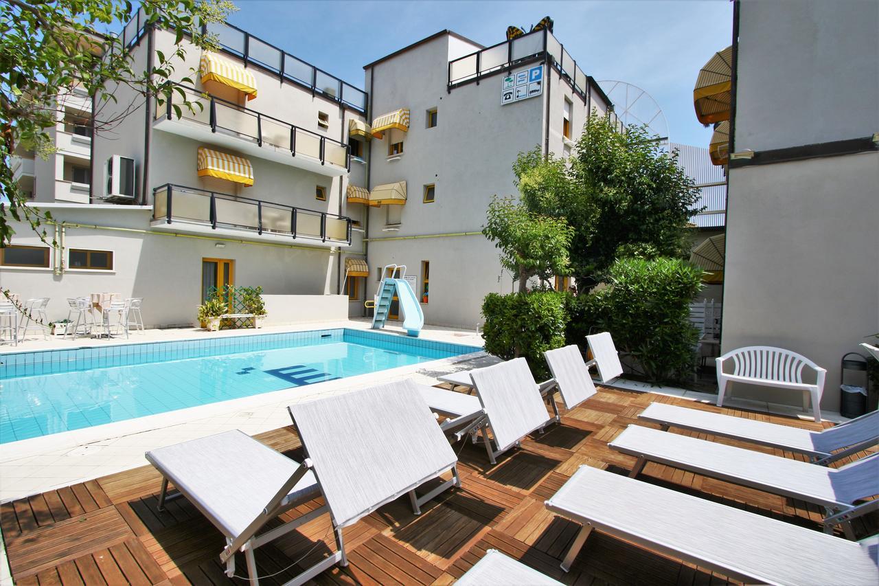 Marzia Con Piscina Hotel