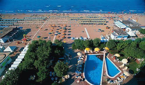 Alexandra Plaza Hotel 4*