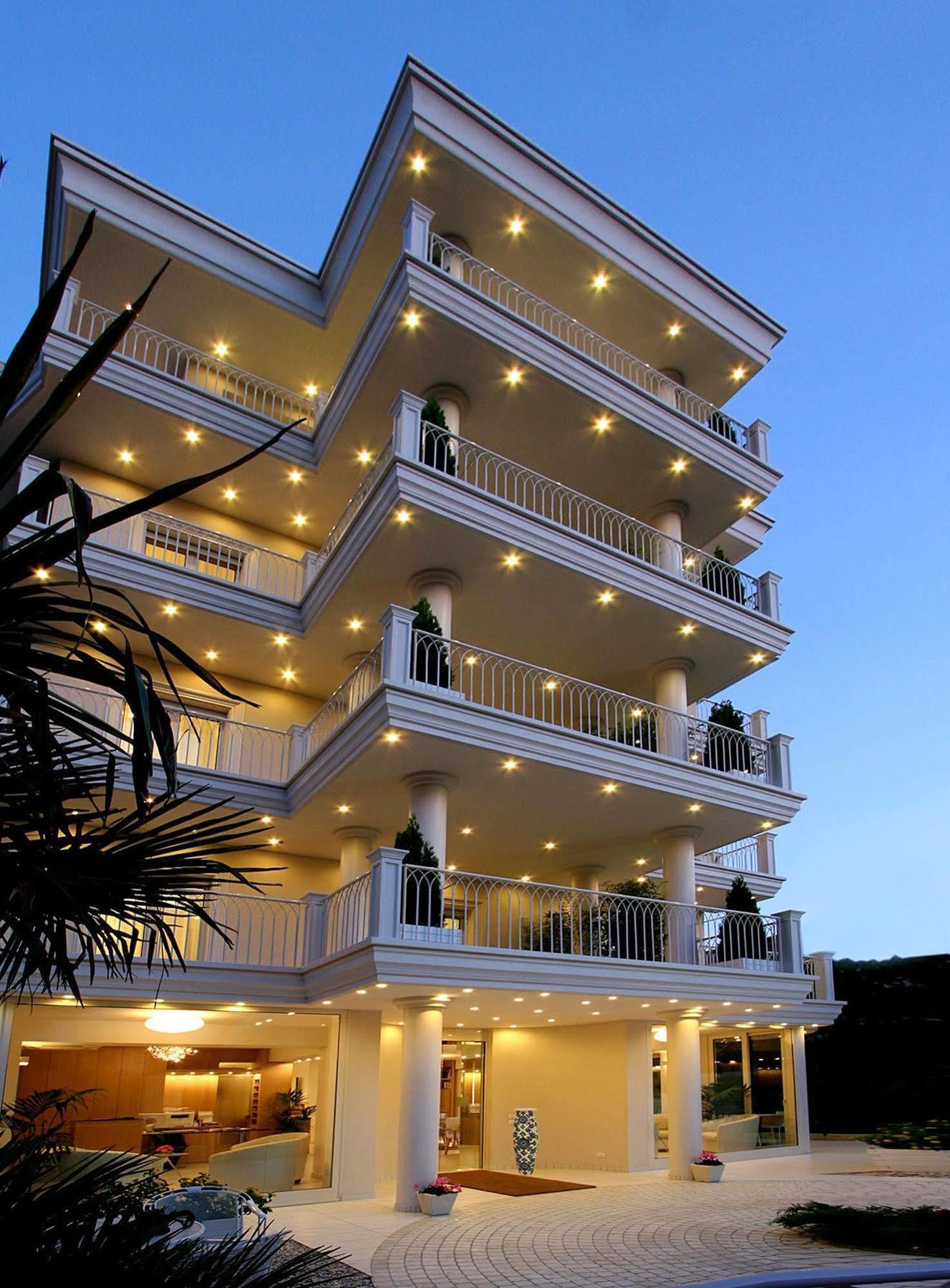 Gala Hotel 3*