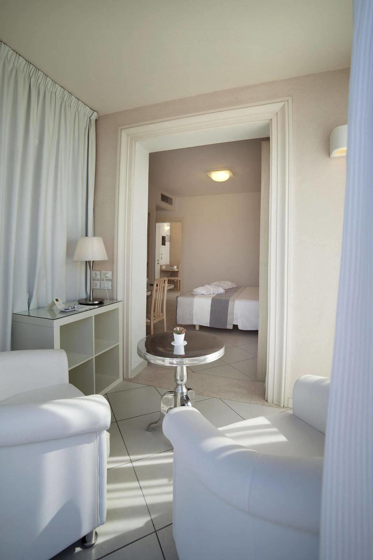 Gala Hotel 3*