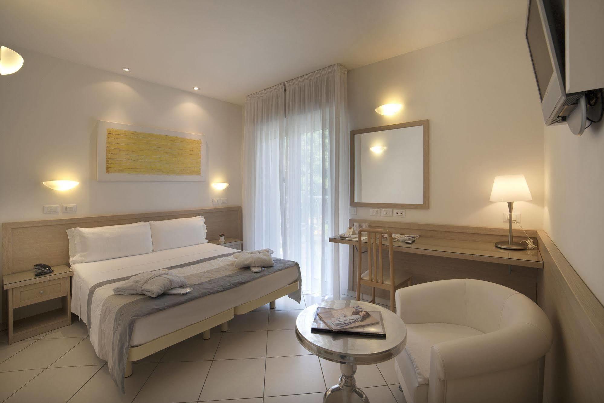 Gala Hotel 3*