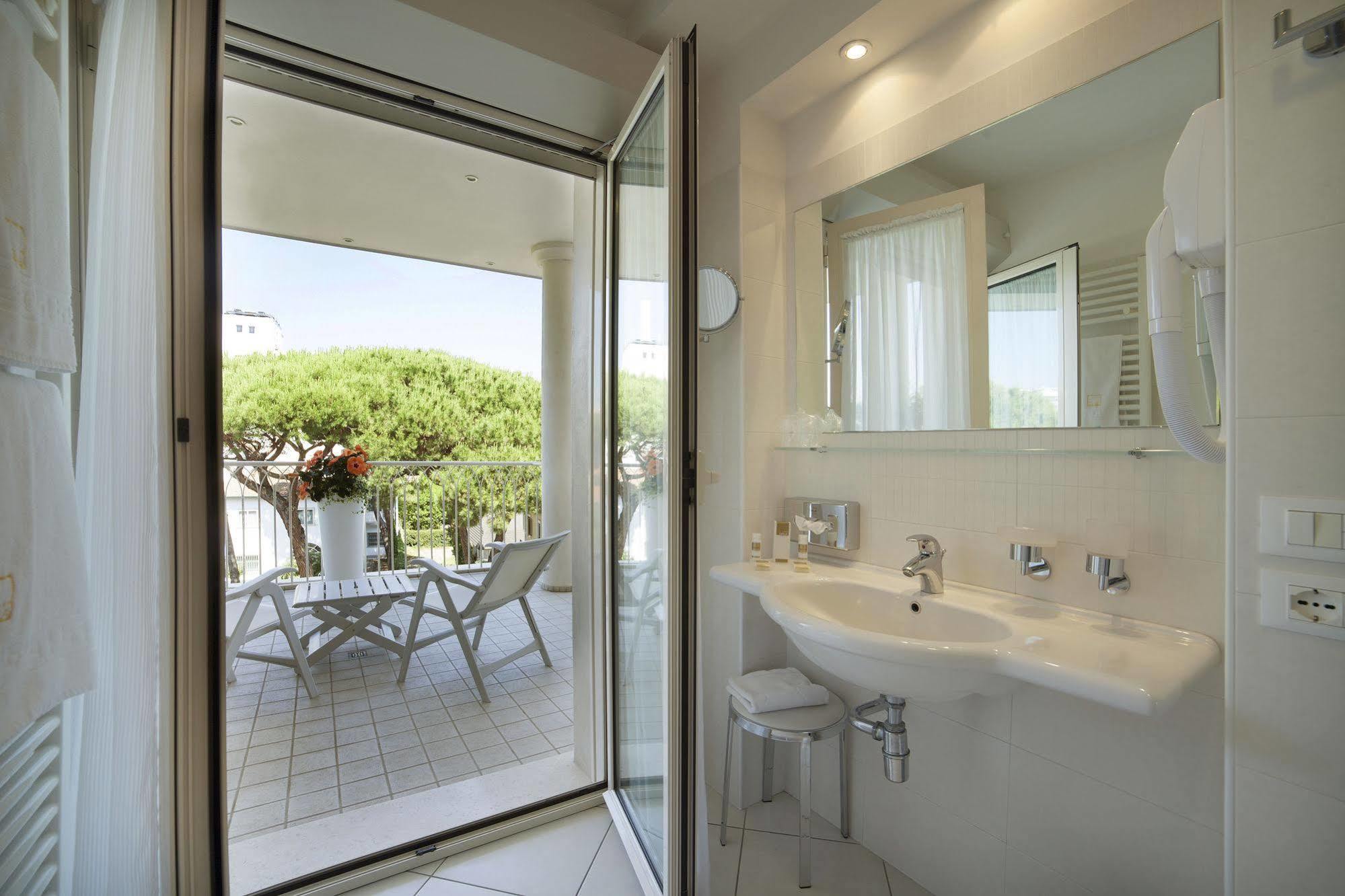 Gala Hotel 3*