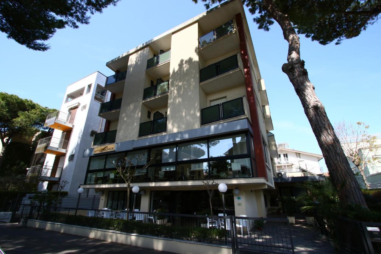 Hotel Monica