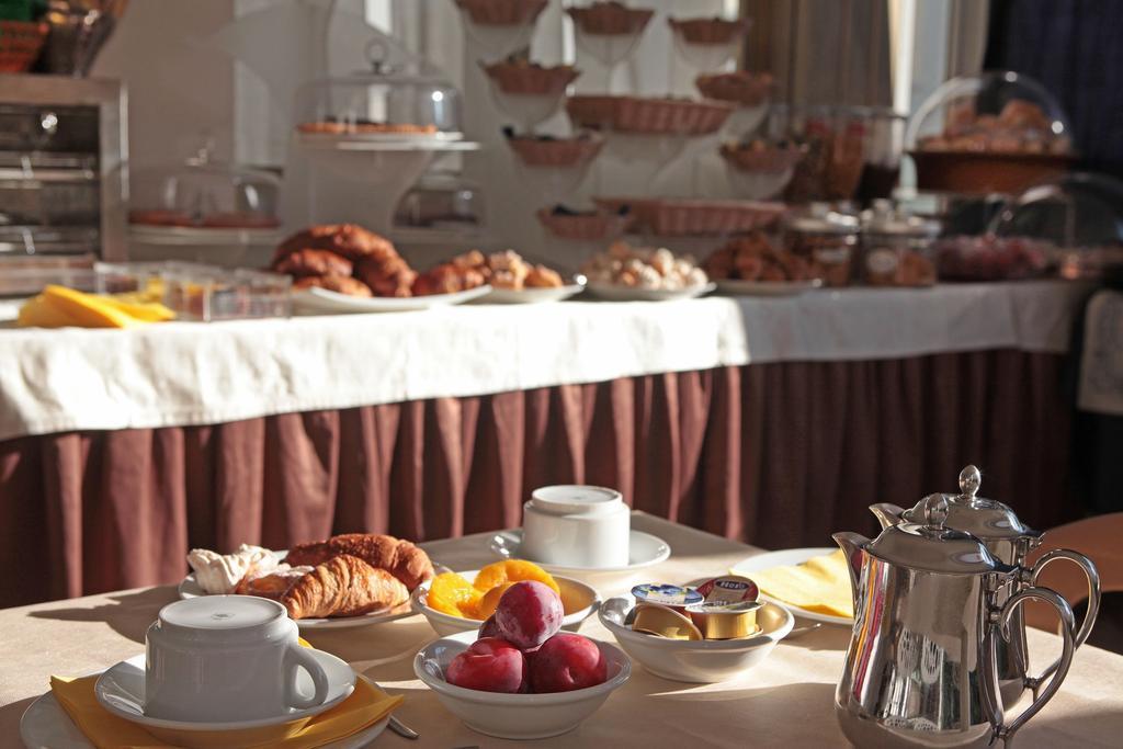 Hotel Antibes 3*