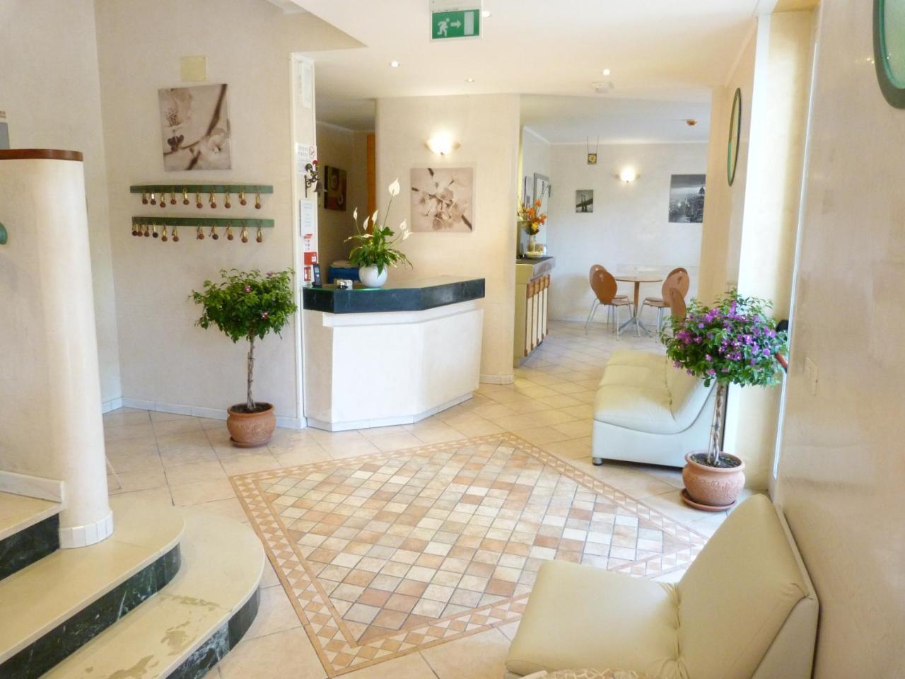 Hotel Monti *