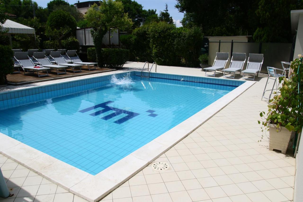 Hotel Marzia Con Piscina Riccione