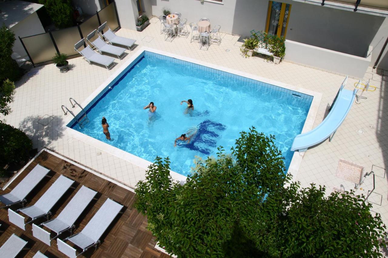 Marzia Con Piscina Hotel 3*
