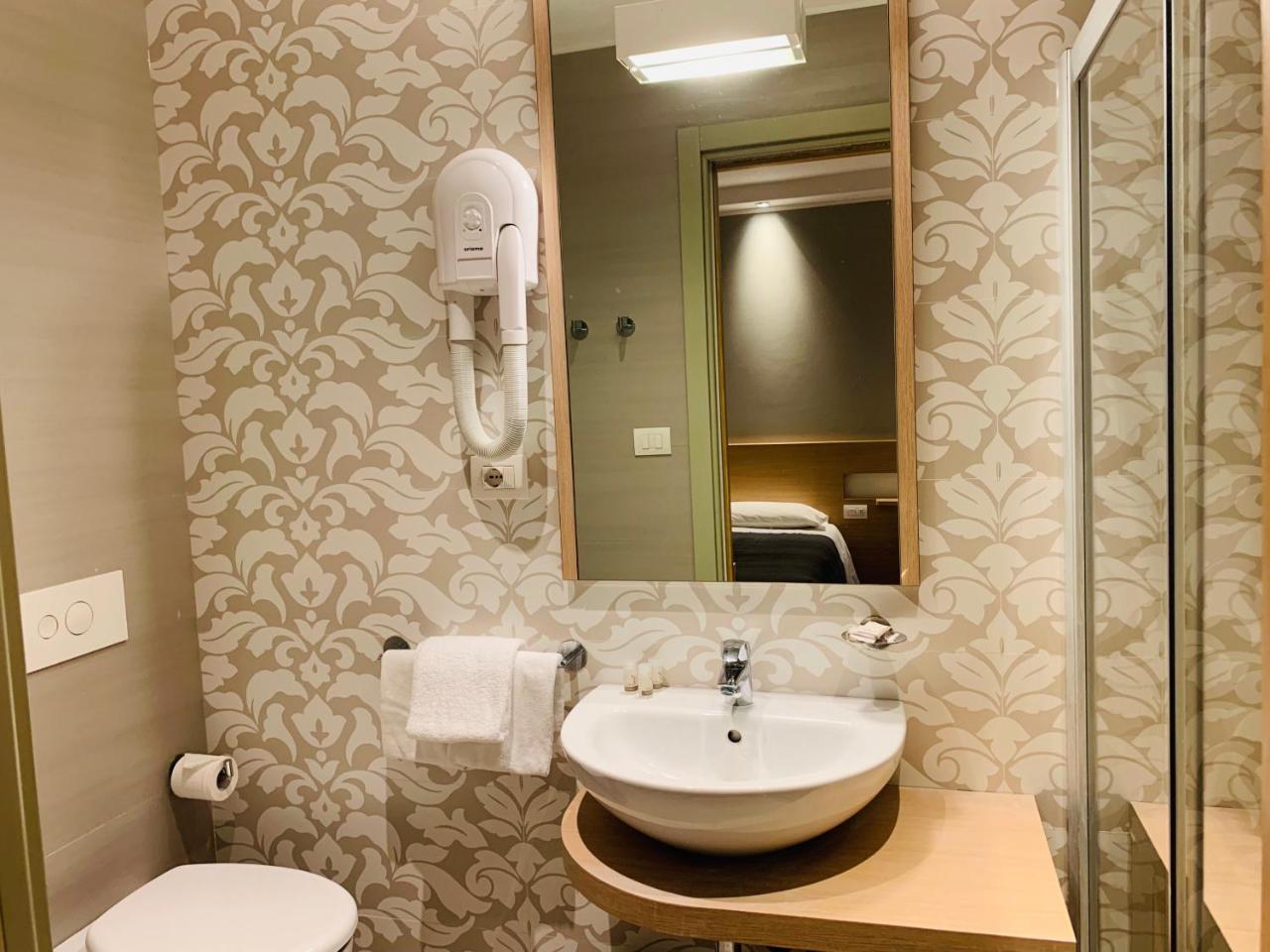 Liane Hotel 2*