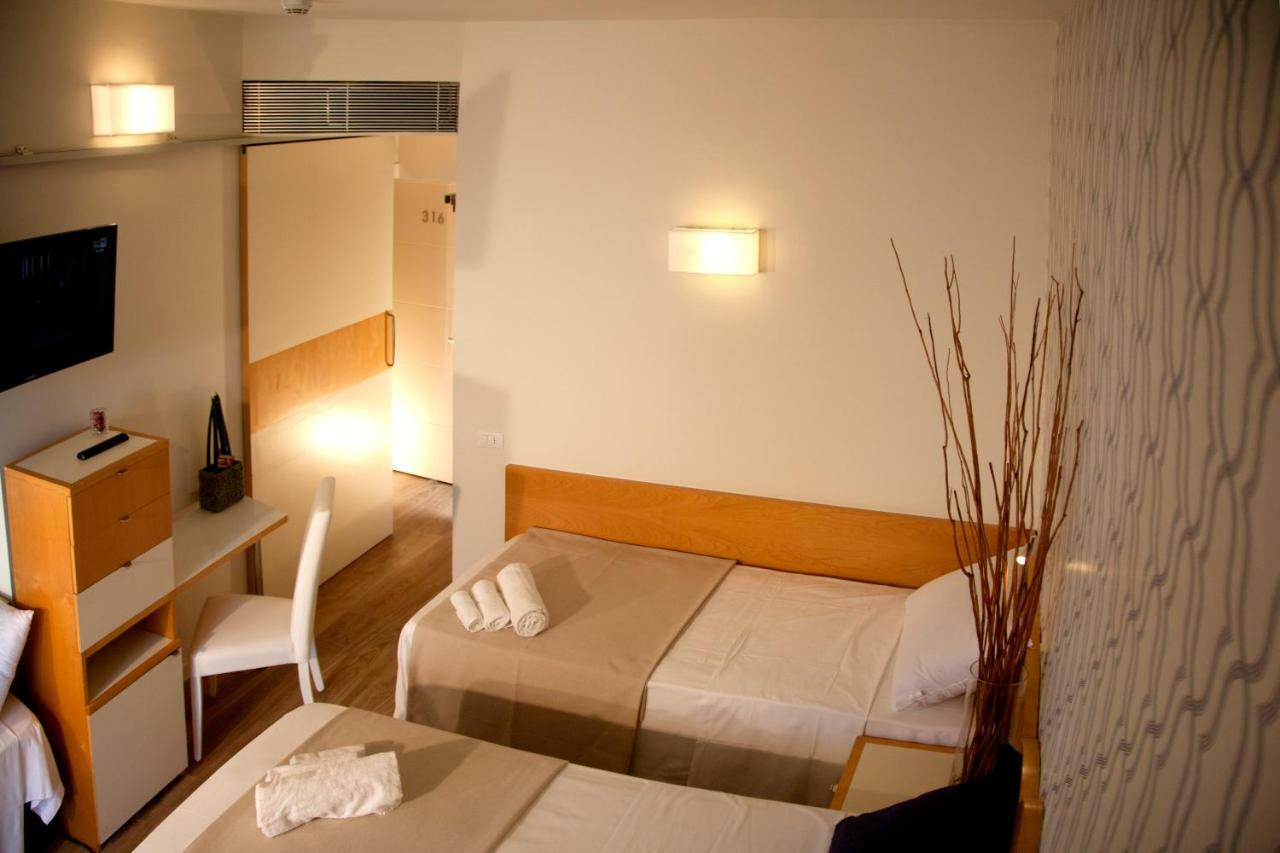 Montecarlo - Vista Mare Con Area Fitness Hotel Riccione