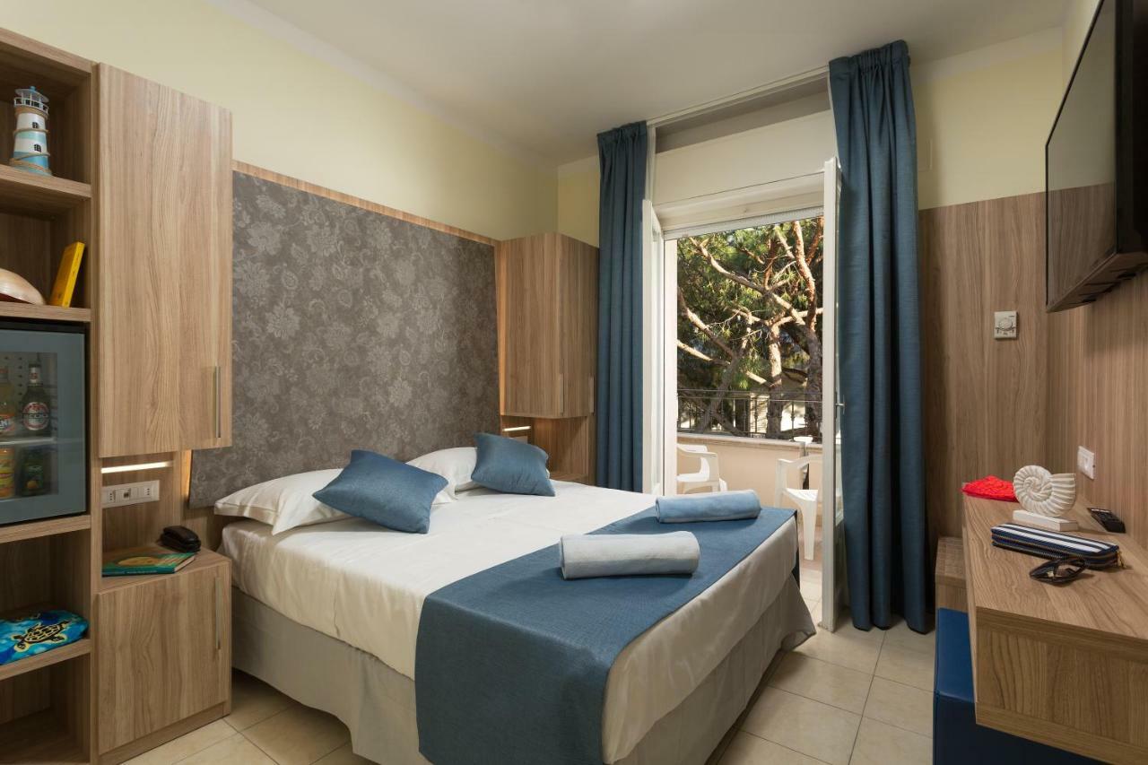 Hotel Cannes - In Pieno Centro Riccione