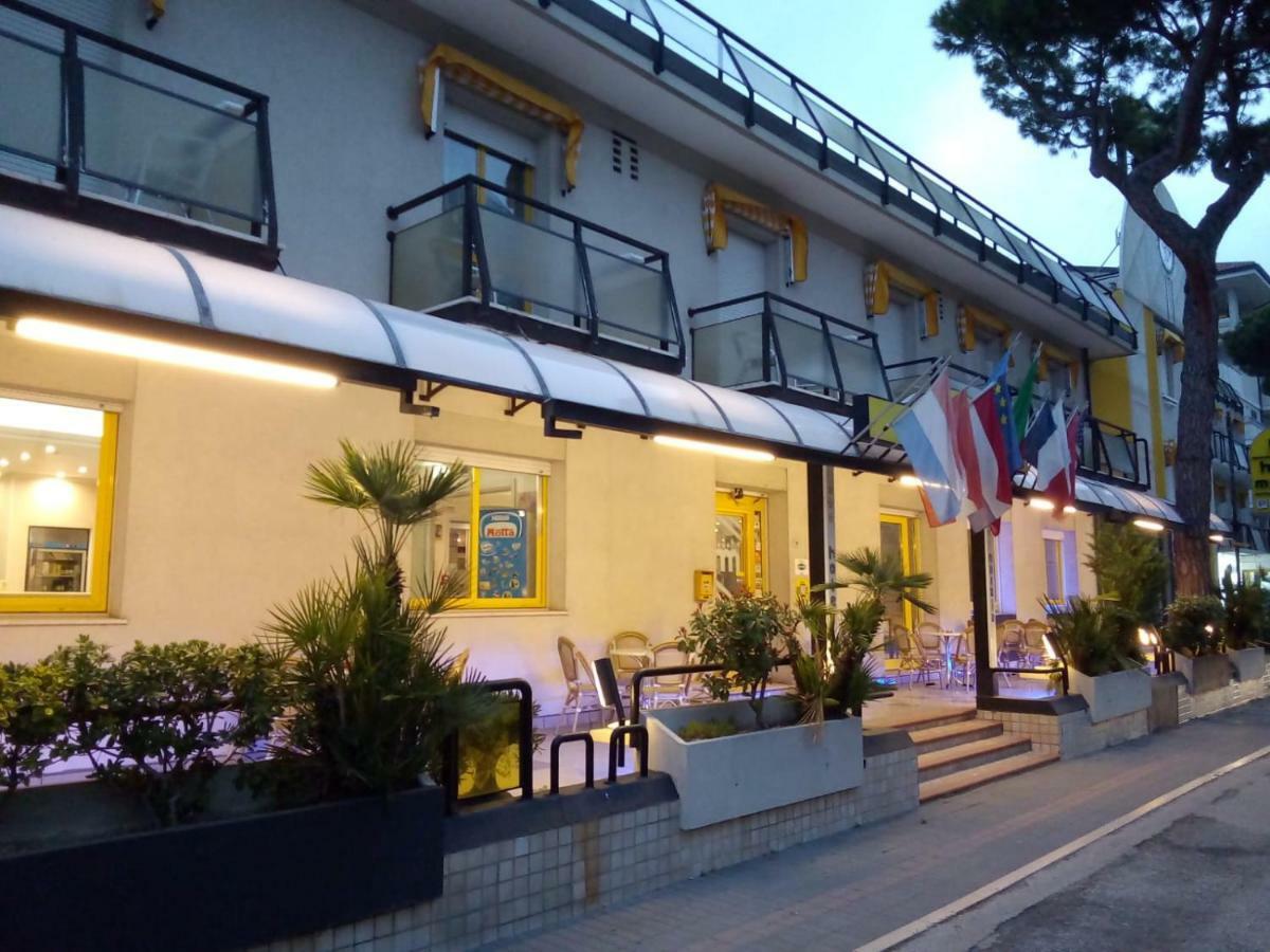 Hotel Marzia Con Piscina 3*