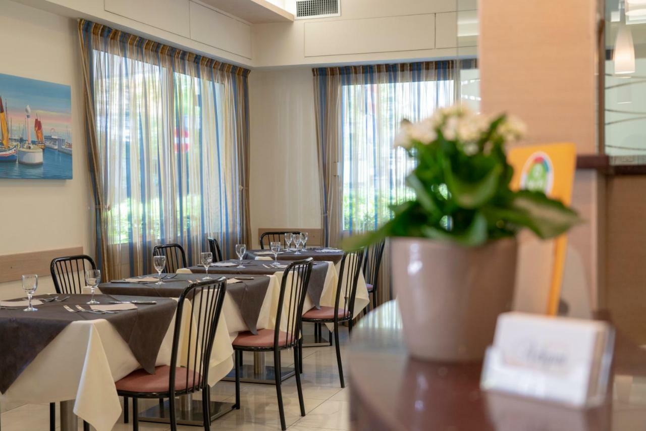 Hotel Adigrat Con Ristorante Riccione