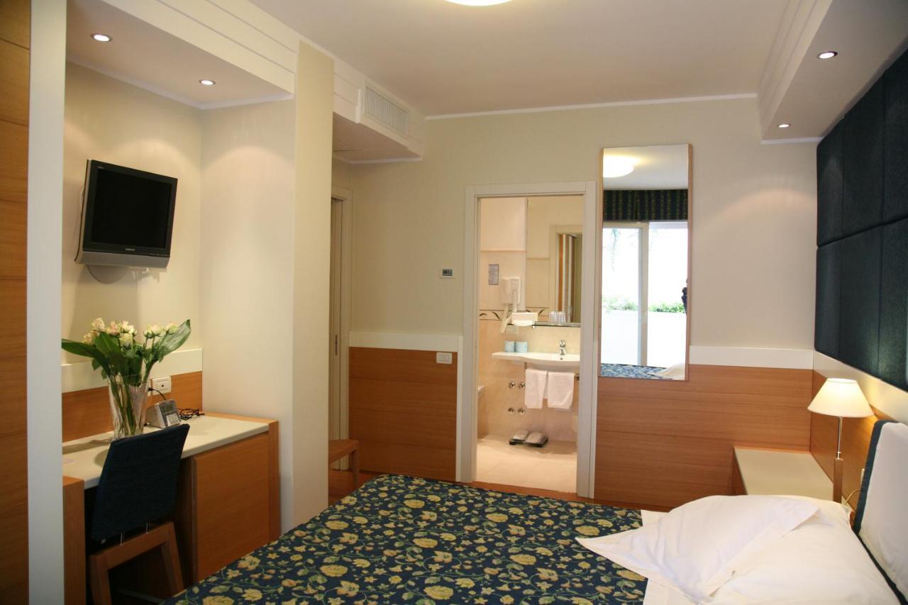 England 4* Riccione