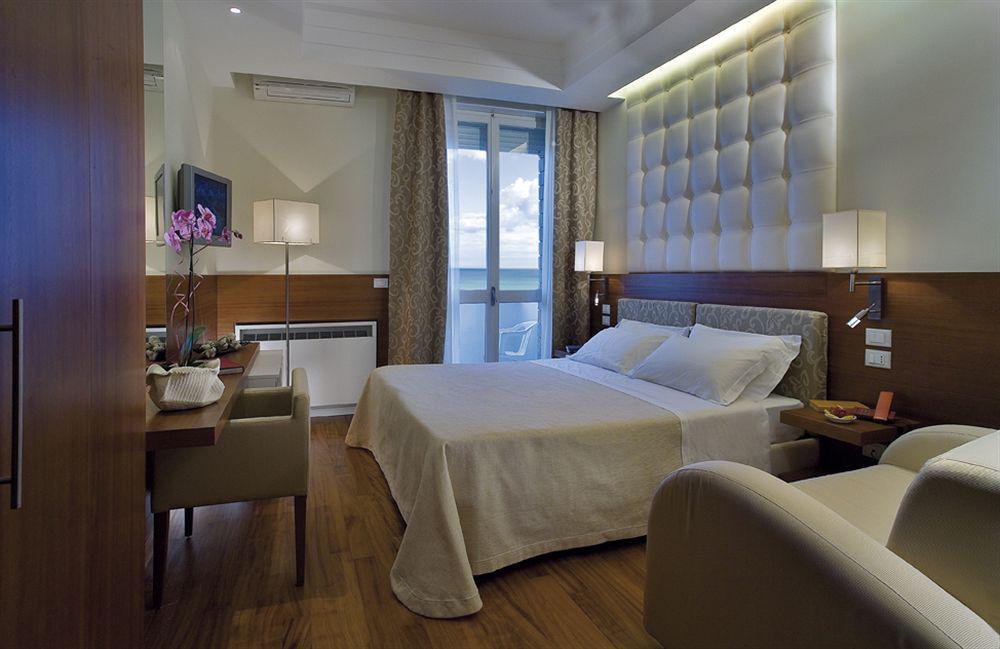 Alexandra Plaza Hotel 4*