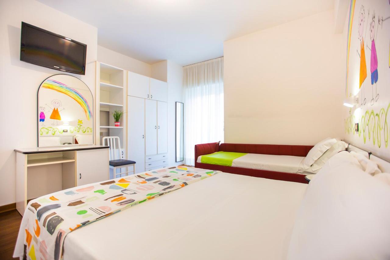 Adelphi Hotel 3*