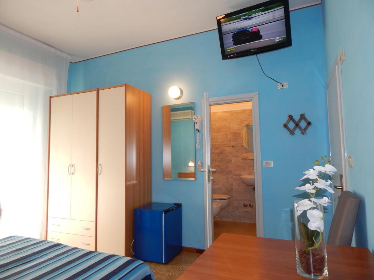 Vera Hotel *