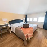 Hotel Kiss