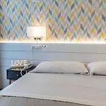 Hotel Kiss