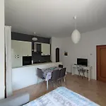 Ampio Bilocale Con Giardino