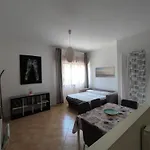 Ampio Bilocale Con Giardino