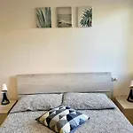 Appartamento Con Giardino Indipendente 250 Mt Dal Mare