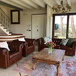 Villa Rolls - Porzione Di Villa Con Piscina,Giardino E Parcheggi