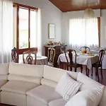 Bed And Breakfast 22 Garibaldi Home