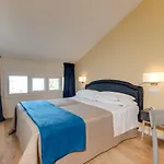 Hotel Kiss