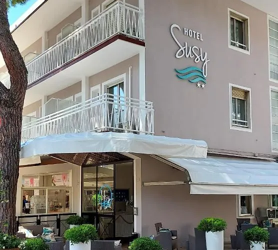 Hotel Susy - Ambienti rinnovati 2022 - direttamente su viale Dante e a due passi dal mare
