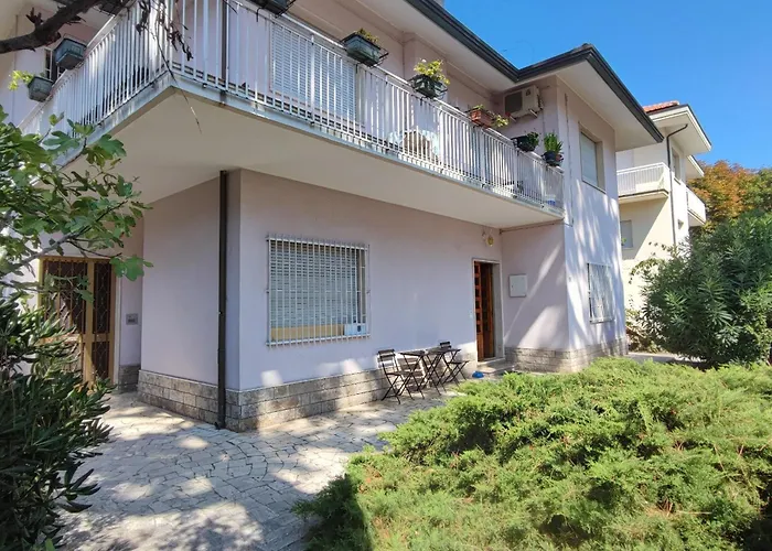Ampio Bilocale Con Giardino