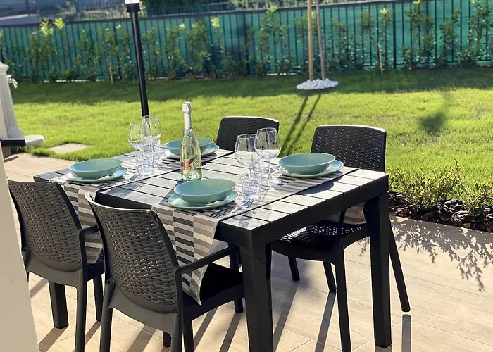 Appartamento Con Giardino Indipendente 250 Mt Dal Mare