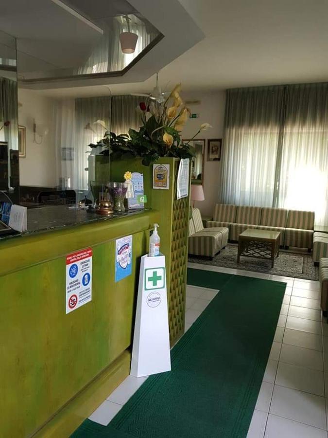 Esedra Hotel 2*