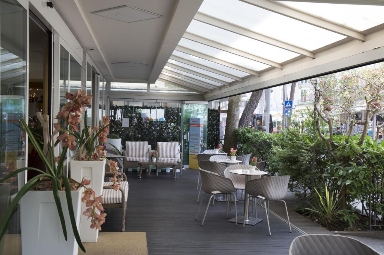 Mon Pays Hotel 3*