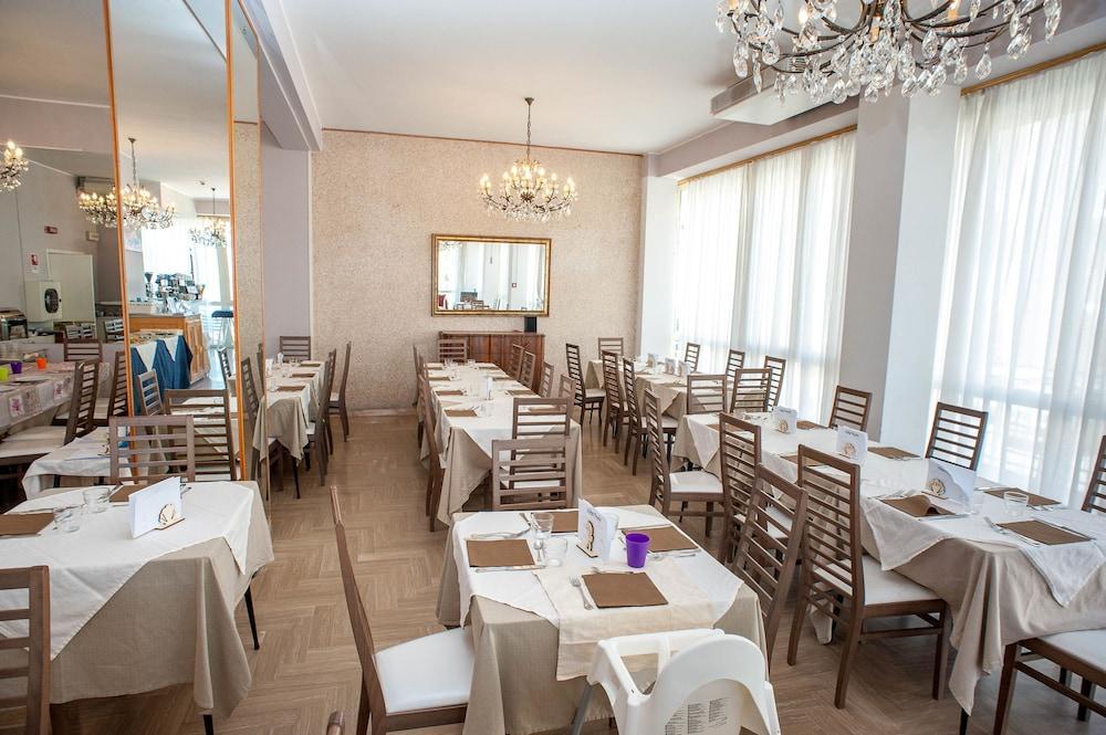 Angeles - Fronte Mare 3*