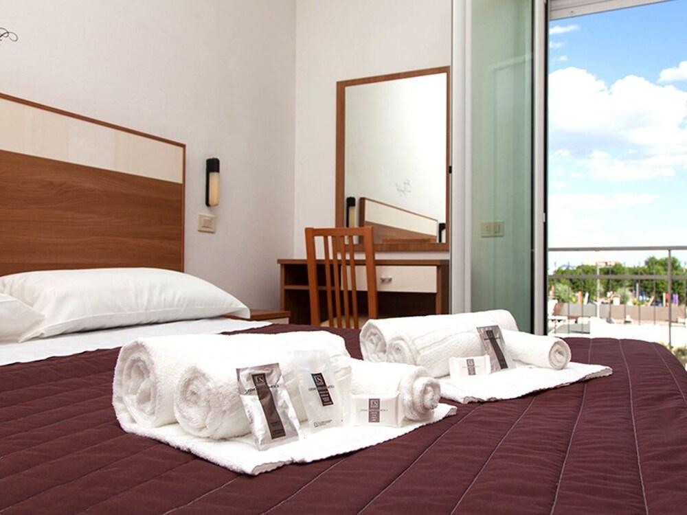 Vela D'oro Hotel 2*