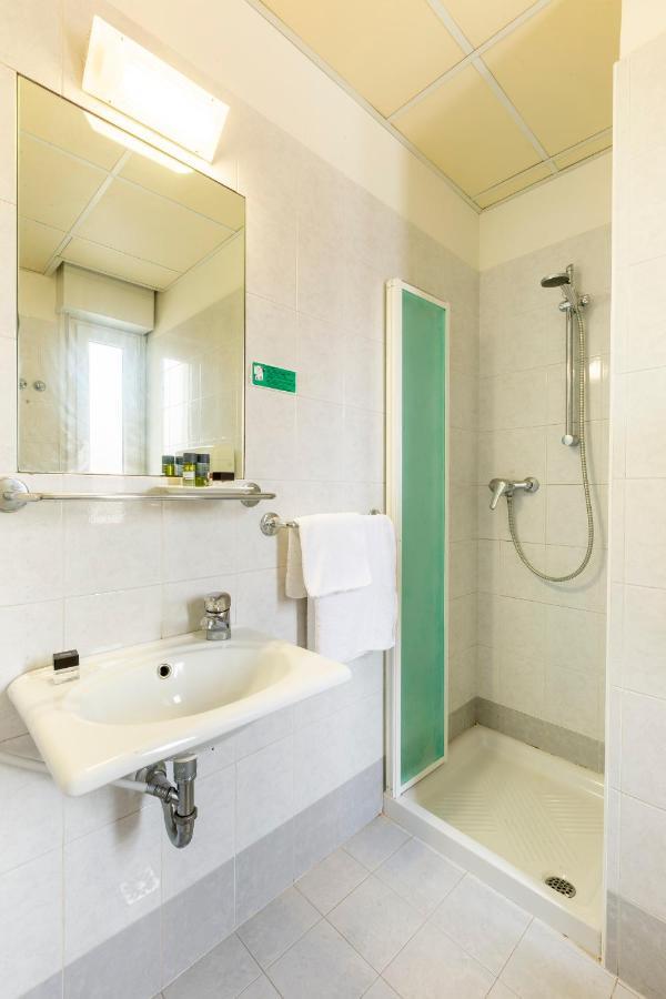Condor - Con Piscina Hotel