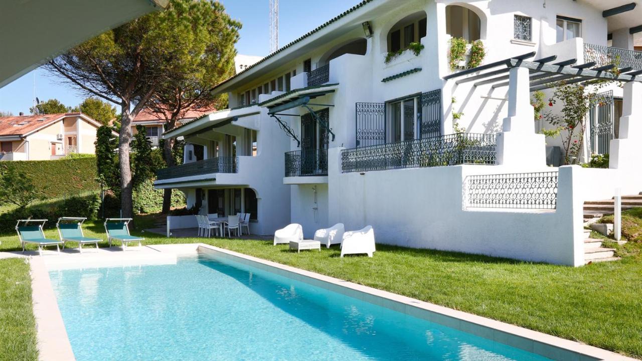 Villa Sarah 10&2 *