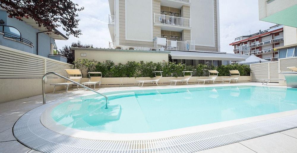 Alexander Hotel