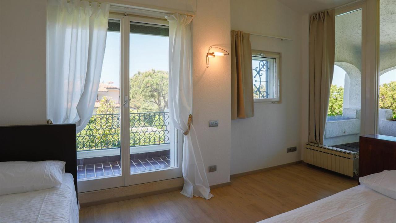 Sarah 10&2 Villa